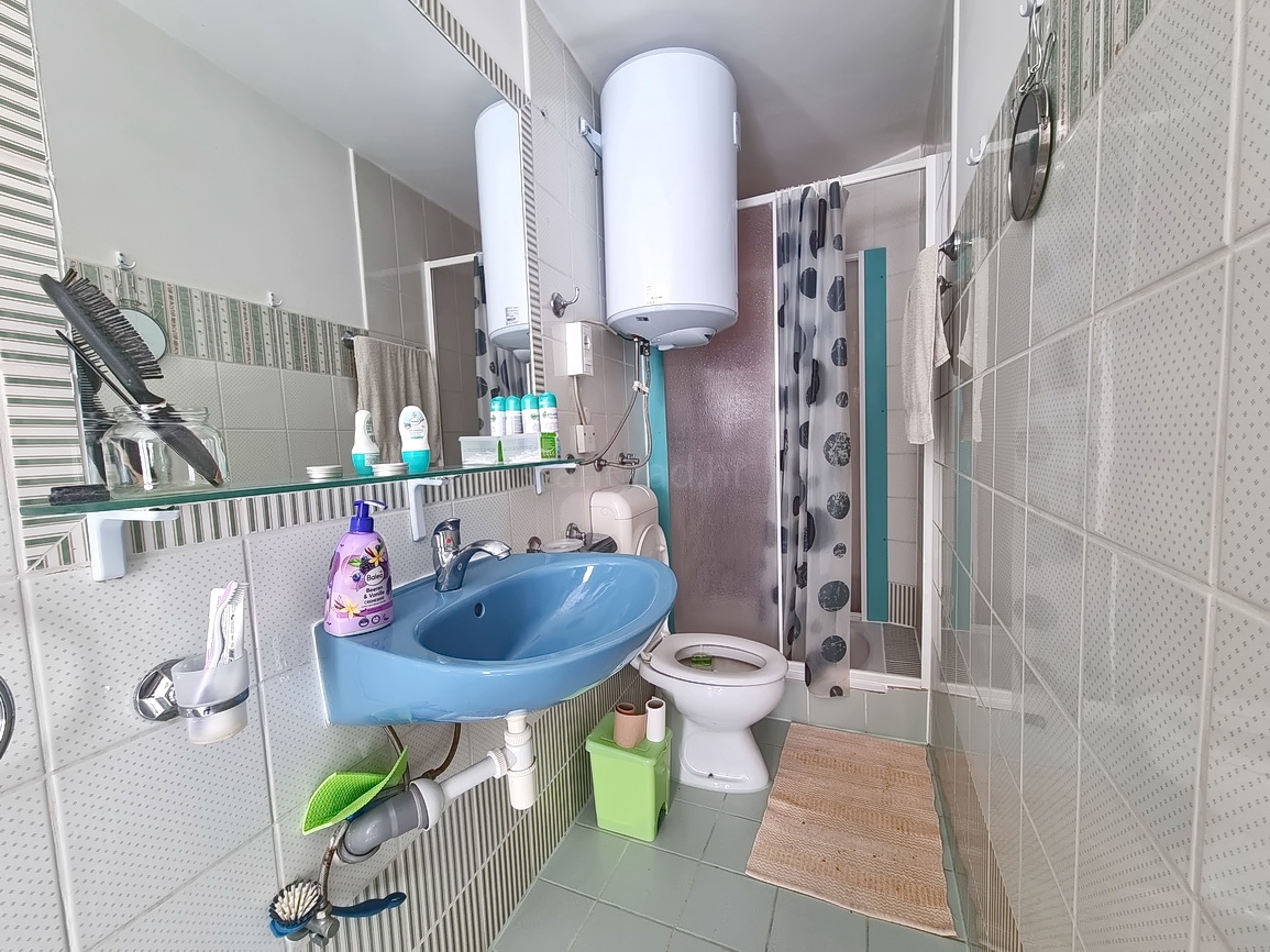 Krk, casa bifamiliare in posizione eccellente, proprio vicino al mare!