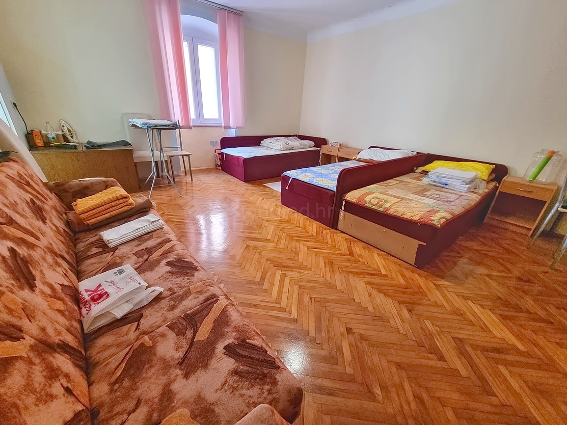 Krk, casa bifamiliare in posizione eccellente, proprio vicino al mare!