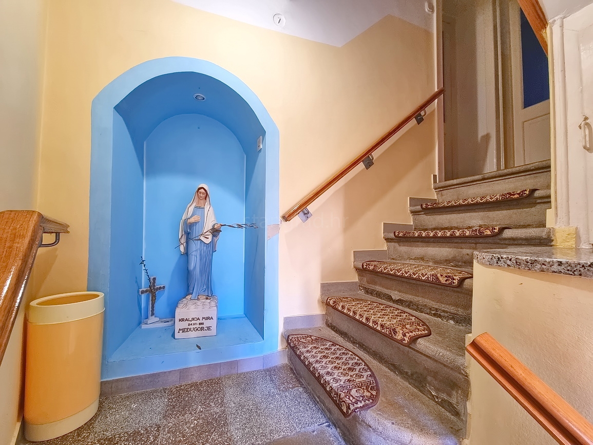 Krk, casa bifamiliare in posizione eccellente, proprio vicino al mare!