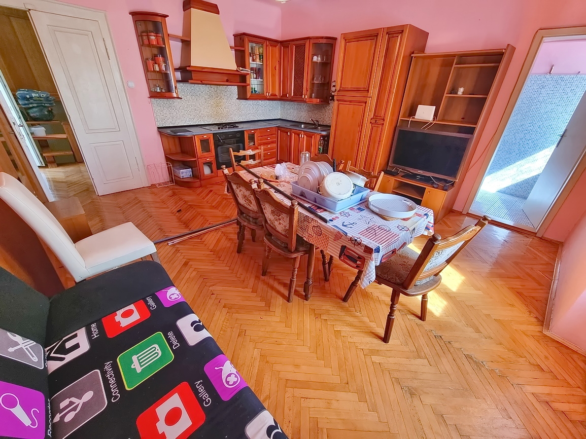 Krk, casa bifamiliare in posizione eccellente, proprio vicino al mare!