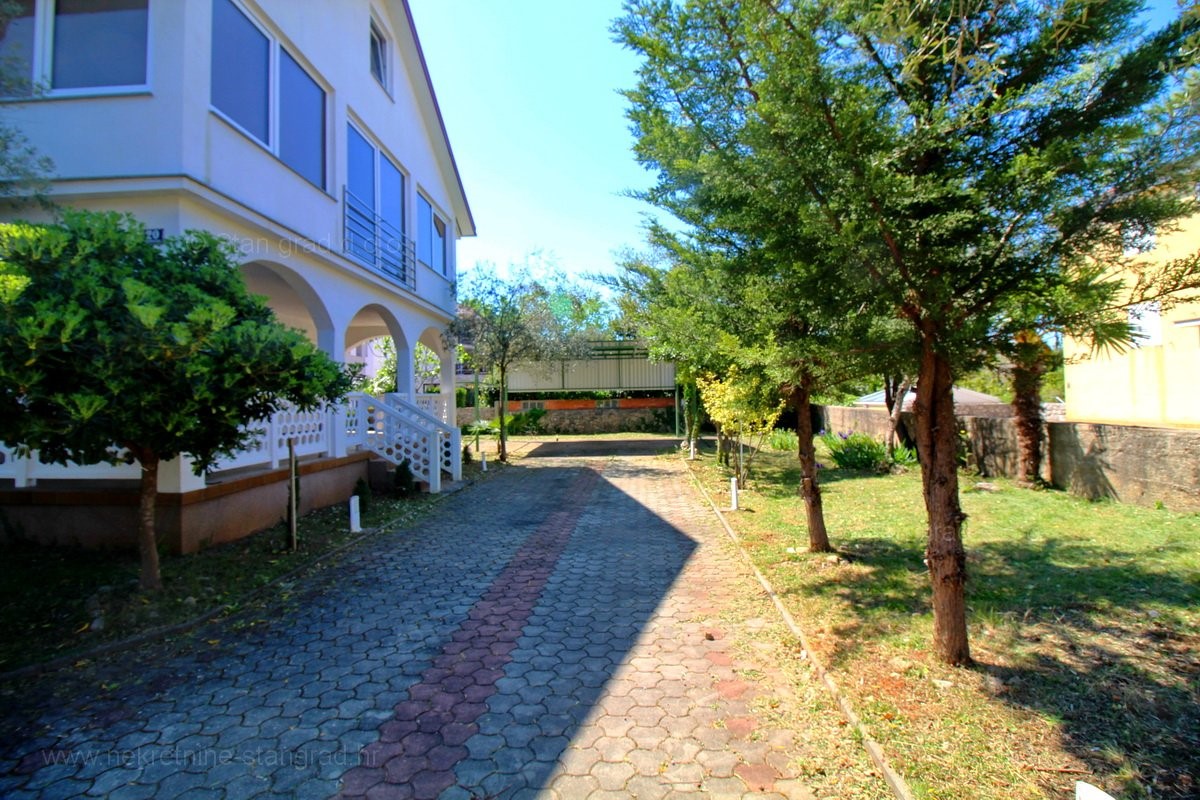 Malinska, casa semi-indipendente, in vendita, vicino al centro e alla spiaggia