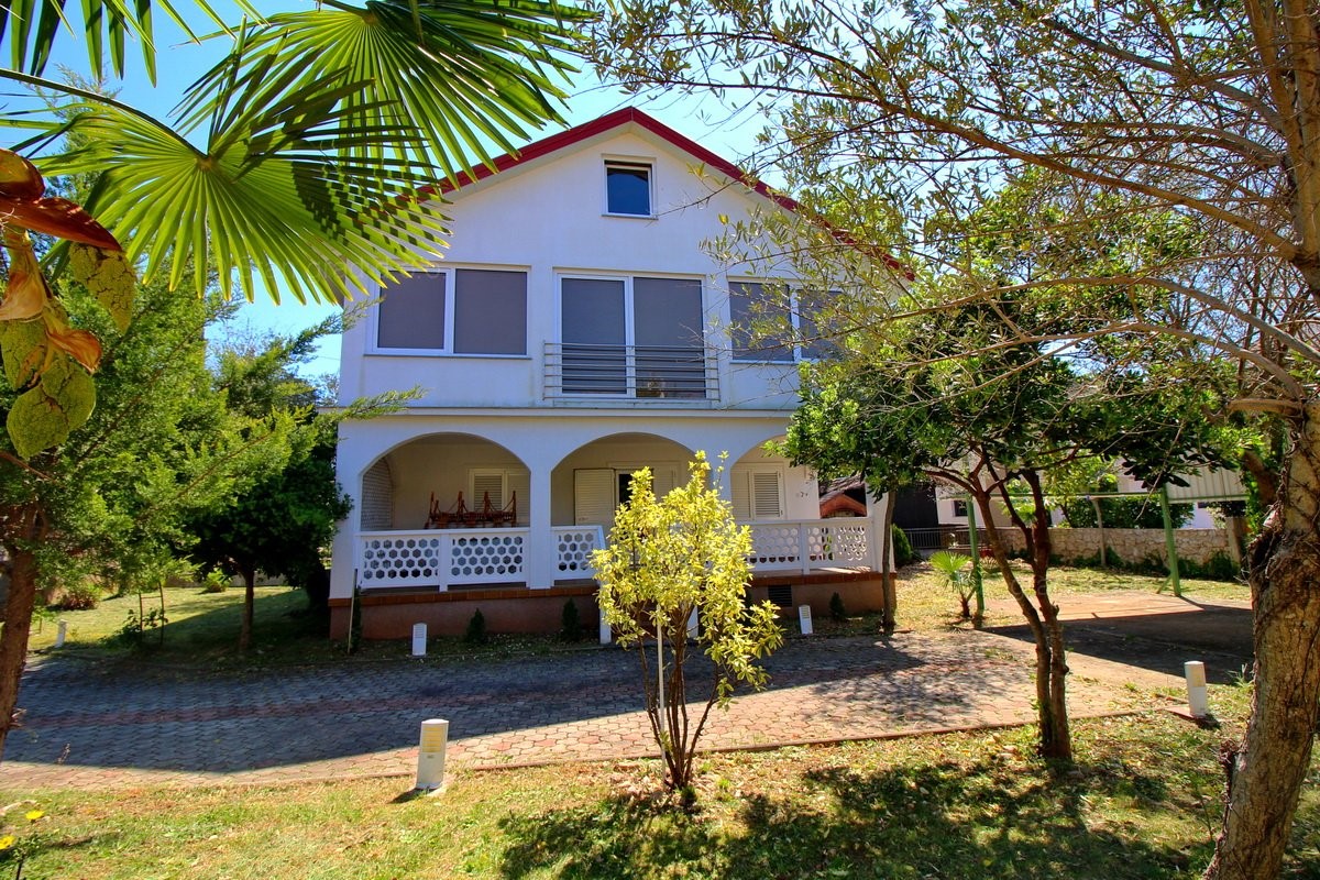 Malinska, casa semi-indipendente, in vendita, vicino al centro e alla spiaggia