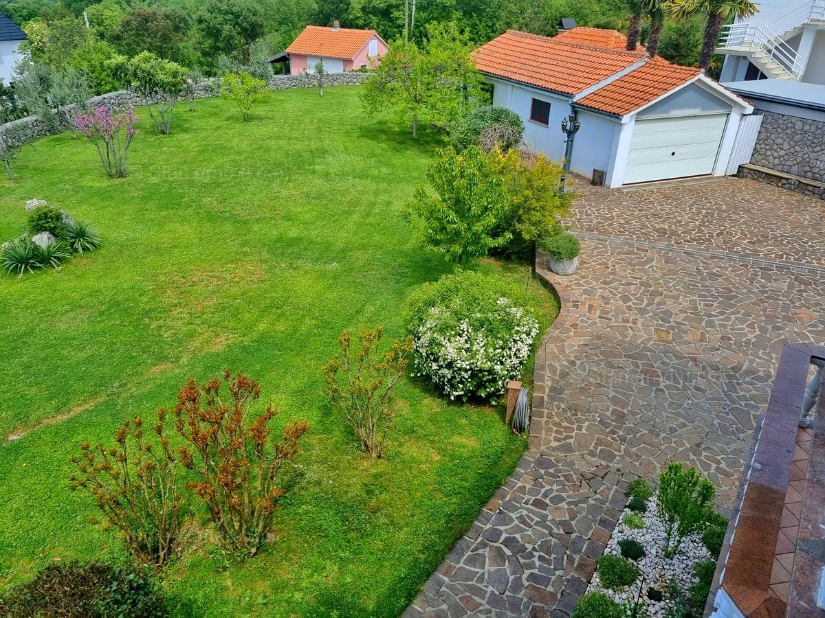 Malinska, dintorni, casa indipendente, 2 unità abitative, ampio giardino, vista mare!