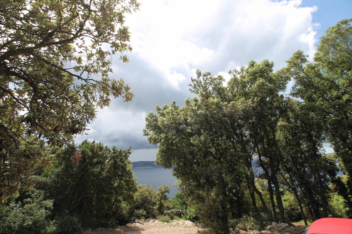 Krk, terreno agricolo, vicino al mare con vista