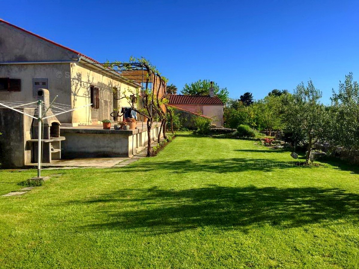 Città di Krk, casa in una posizione unica all'interno delle mura, IN VENDITA!