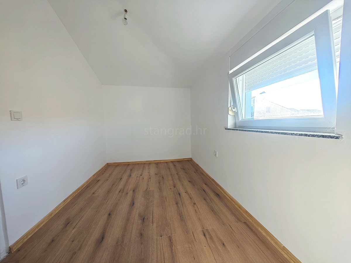 Šilo, vendita, appartamento al secondo piano in ottima posizione vicino al mare