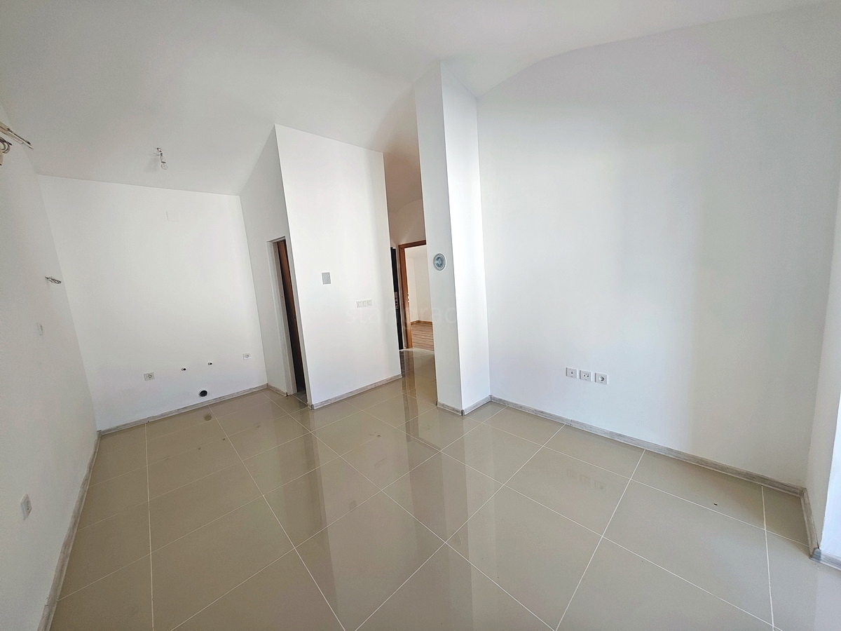 Šilo, vendita, appartamento al secondo piano in ottima posizione vicino al mare