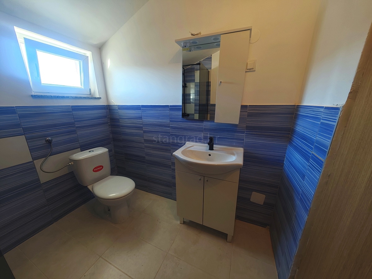 Šilo, vendita, appartamento al secondo piano in ottima posizione vicino al mare