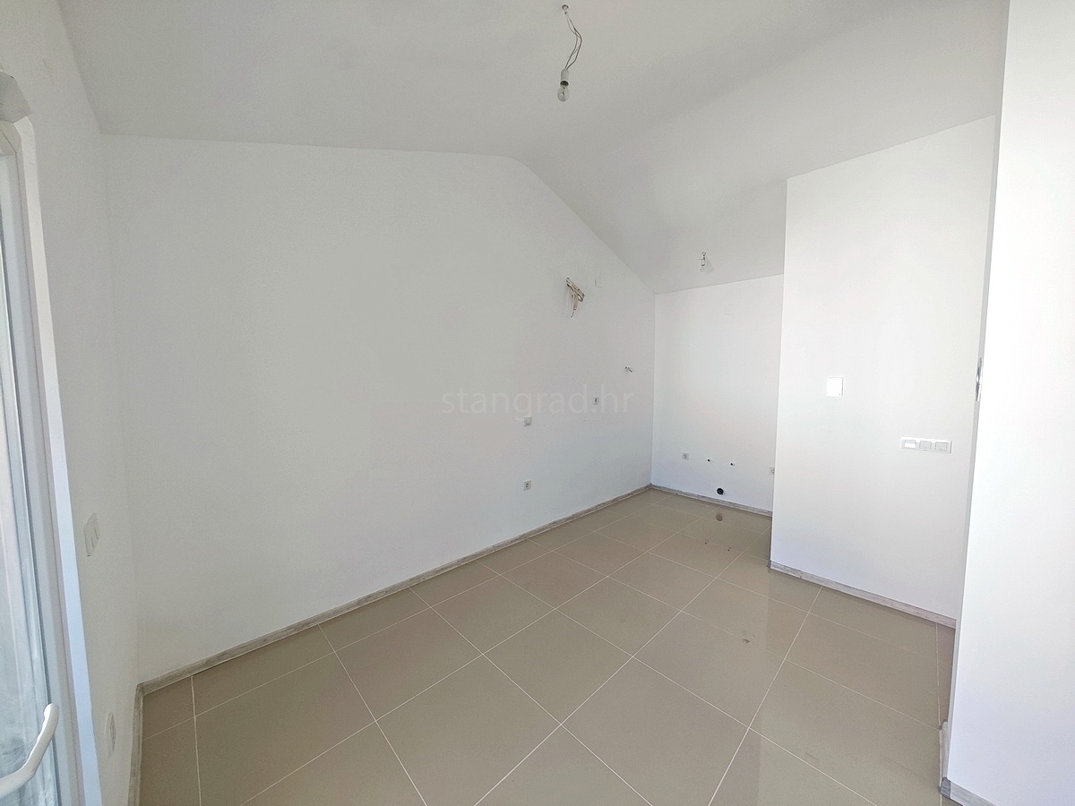 Šilo, vendita, appartamento al secondo piano in ottima posizione vicino al mare