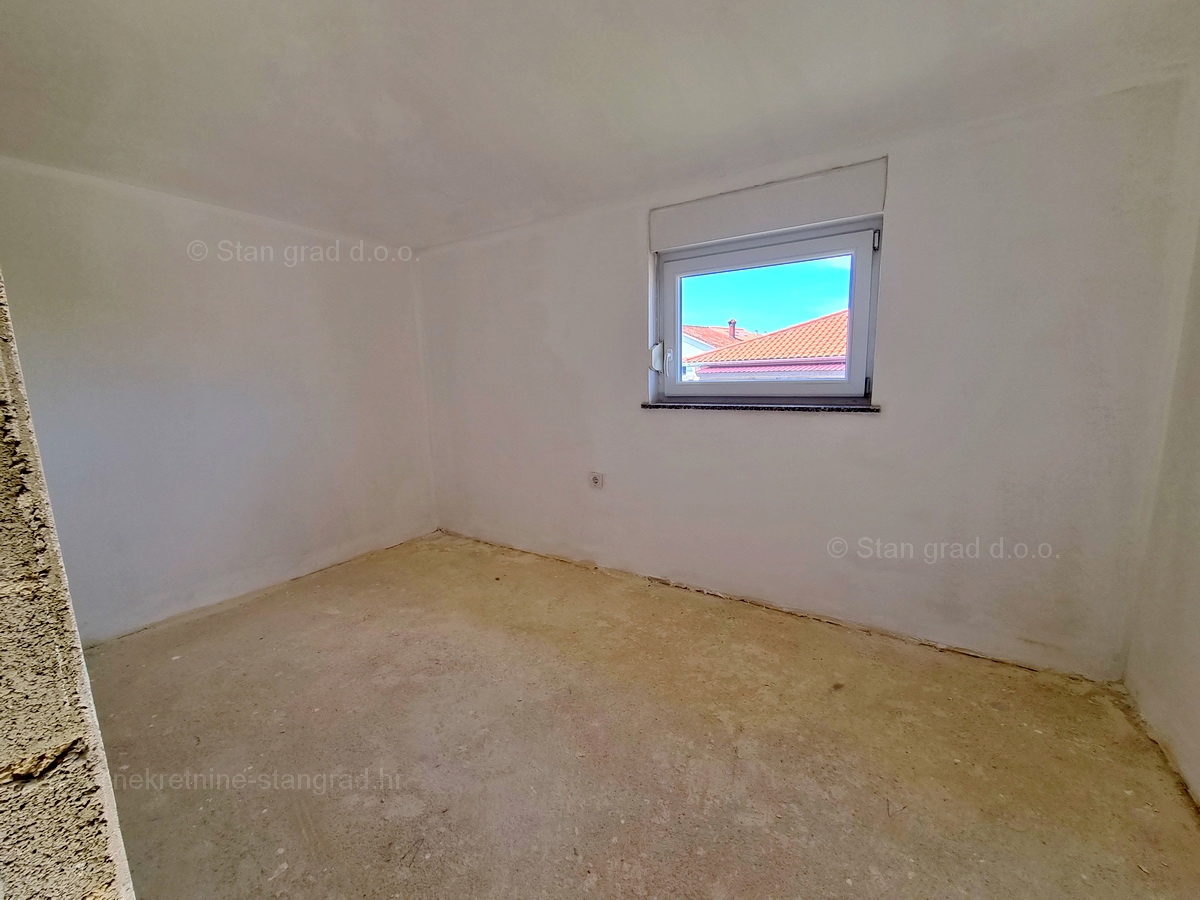 Šilo, vendita, appartamento al secondo piano in ottima posizione vicino al mare