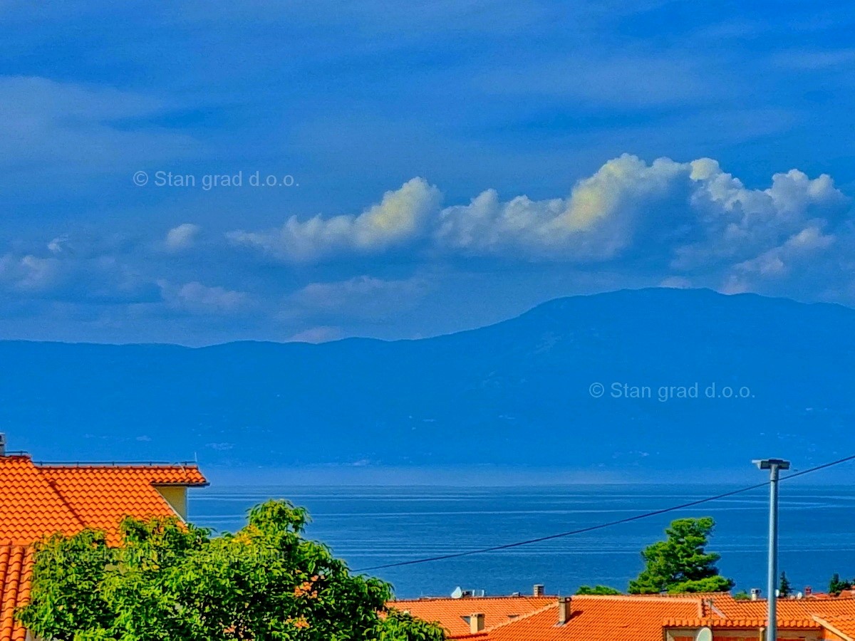 Isola di Krk, Malinska, confortevole appartamento al primo piano, in vendita!