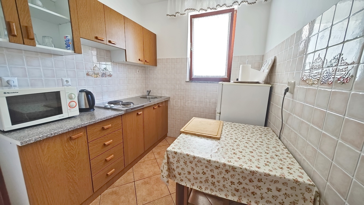 Baška, casa bifamiliare con 4 appartamenti vicino al mare!