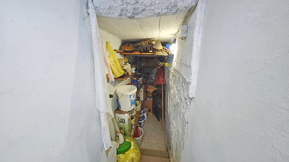 Baška, casa bifamiliare con 4 appartamenti vicino al mare!