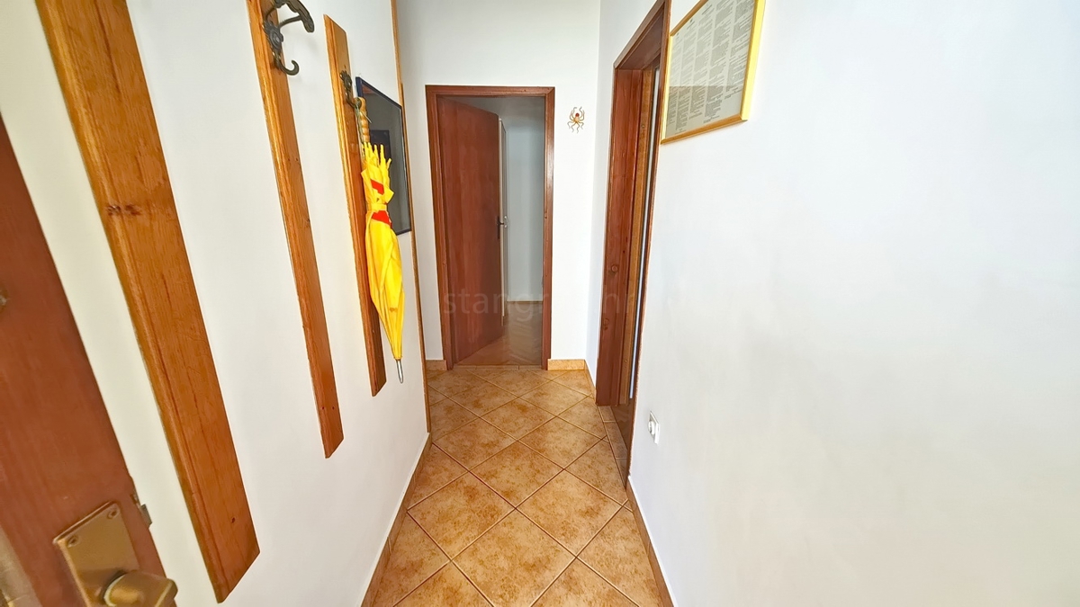 Baška, casa bifamiliare con 4 appartamenti vicino al mare!