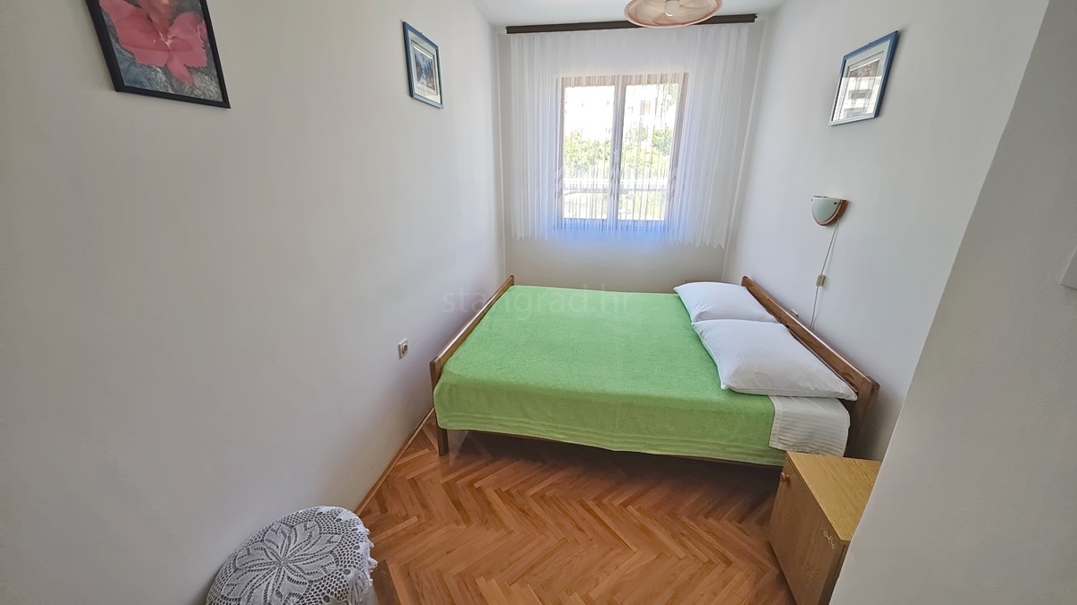 Baška, casa bifamiliare con 4 appartamenti vicino al mare!