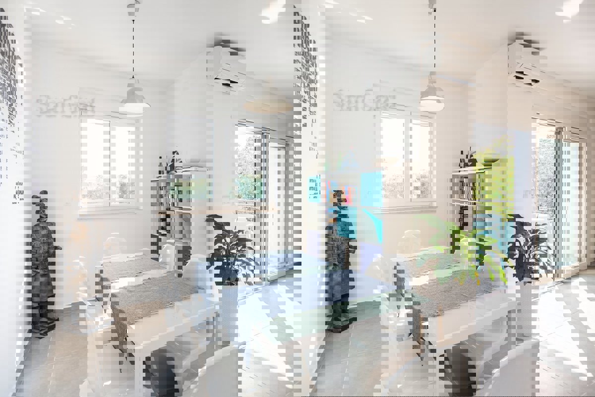 Krk, dintorni, una villa dal design moderno con 4 unità abitative e una bellissima vista sul mare