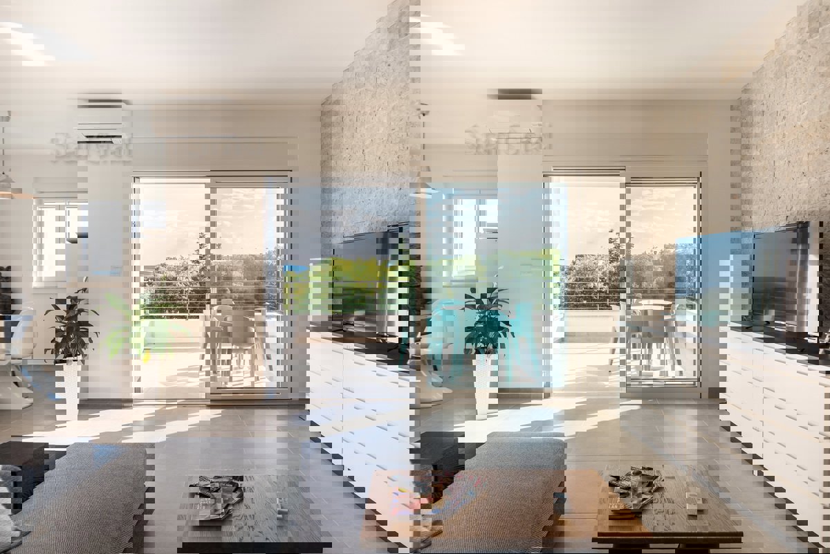 Krk, dintorni, una villa dal design moderno con 4 unità abitative e una bellissima vista sul mare