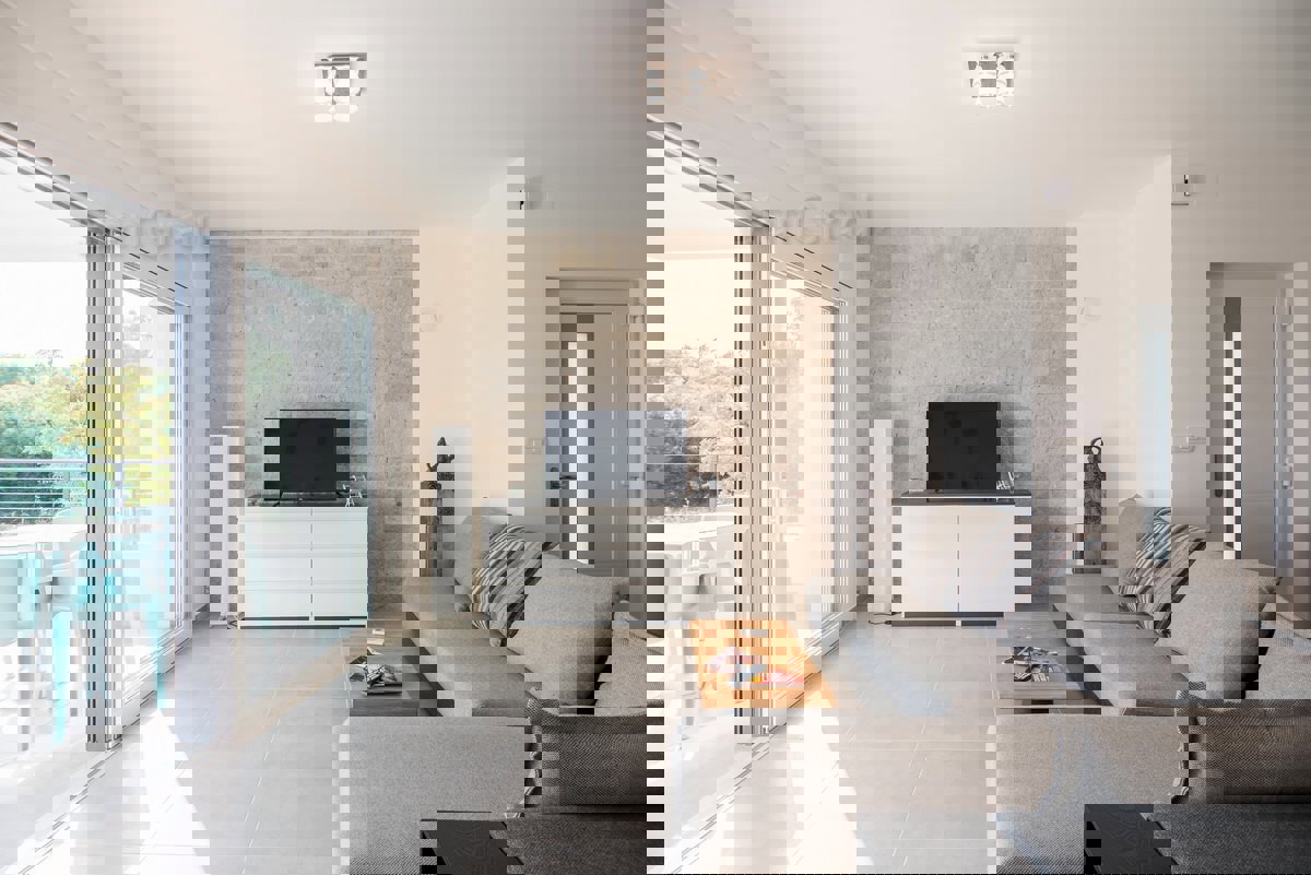 Krk, dintorni, una villa dal design moderno con 4 unità abitative e una bellissima vista sul mare