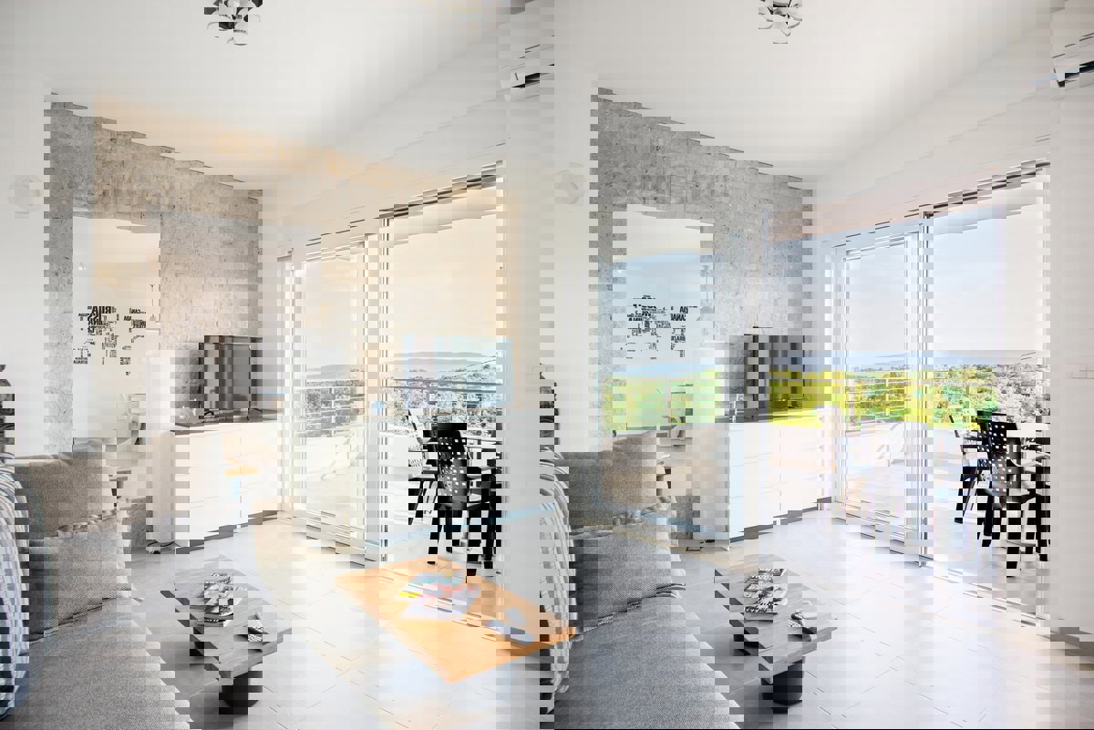 Krk, dintorni, una villa dal design moderno con 4 unità abitative e una bellissima vista sul mare