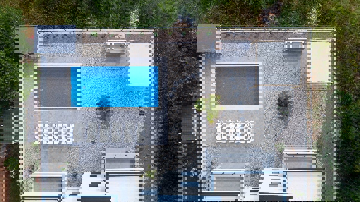 Krk, dintorni, una villa dal design moderno con 4 unità abitative e una bellissima vista sul mare