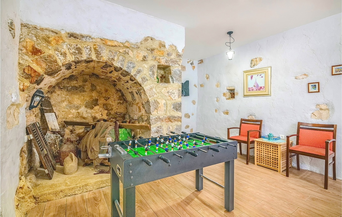 Zona di Krk, casa in pietra con piscina e splendida vista sul mare!