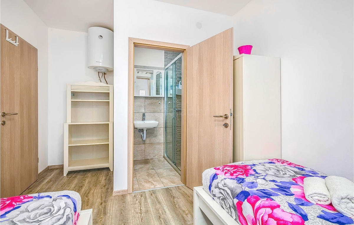 Zona di Krk, casa in pietra con piscina e splendida vista sul mare!