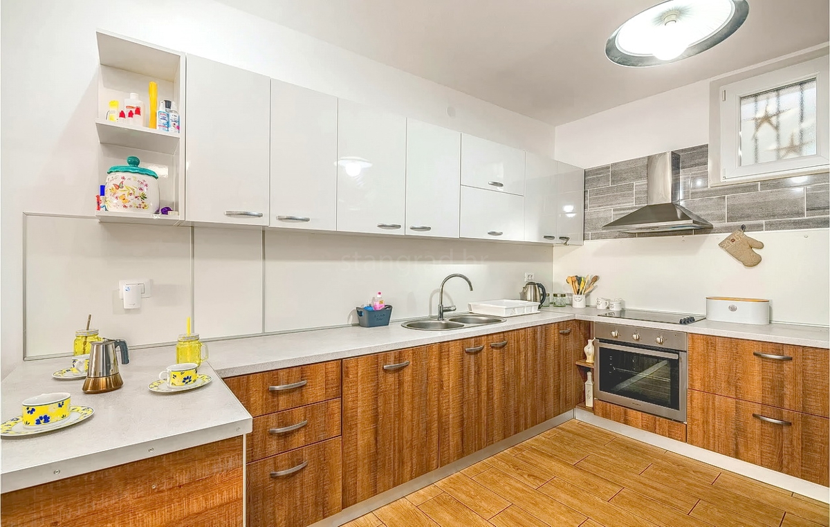 Zona di Krk, casa in pietra con piscina e splendida vista sul mare!