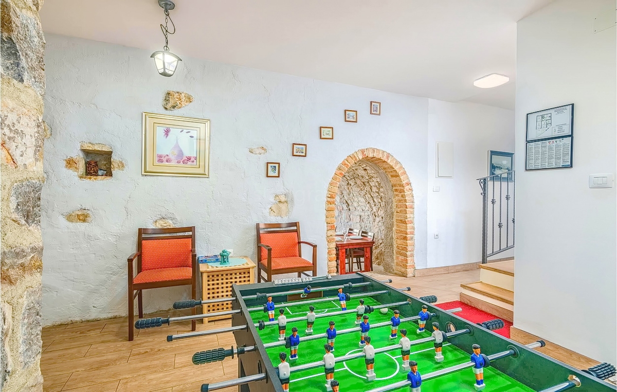 Zona di Krk, casa in pietra con piscina e splendida vista sul mare!