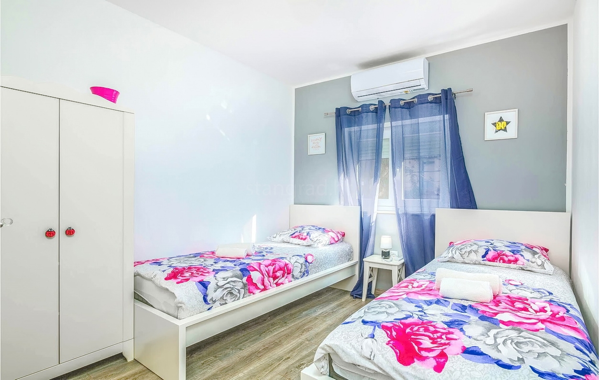 Zona di Krk, casa in pietra con piscina e splendida vista sul mare!