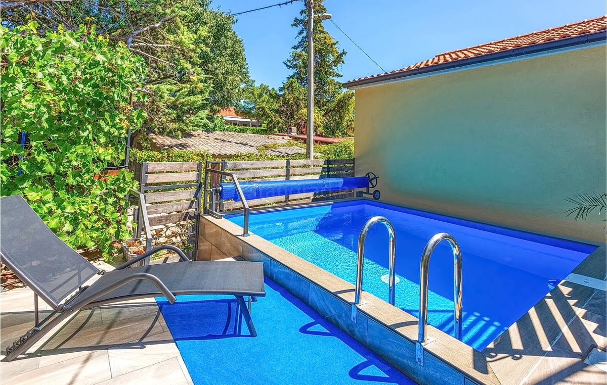 Zona di Krk, casa in pietra con piscina e splendida vista sul mare!