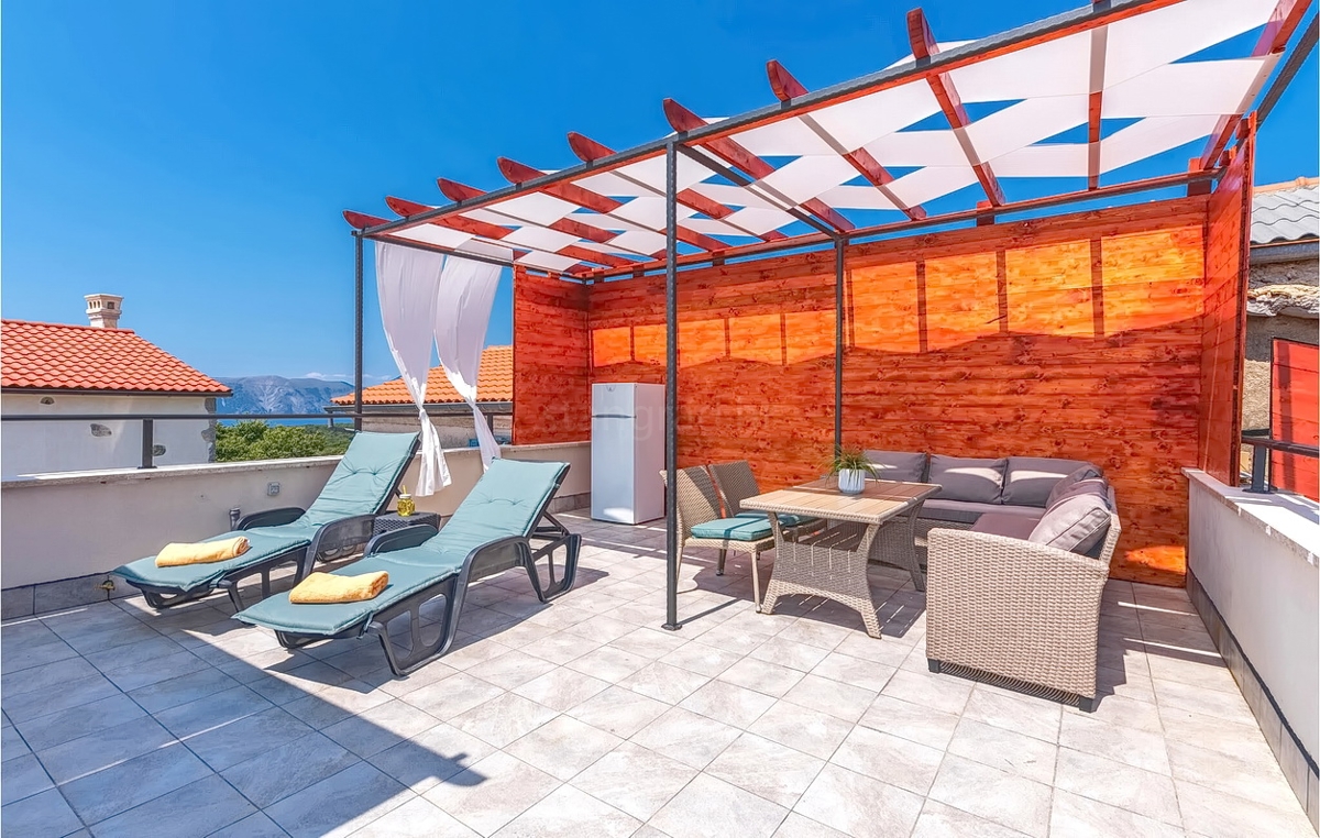 Zona di Krk, casa in pietra con piscina e splendida vista sul mare!