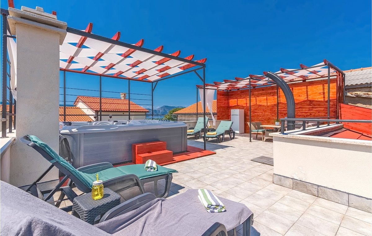 Zona di Krk, casa in pietra con piscina e splendida vista sul mare!