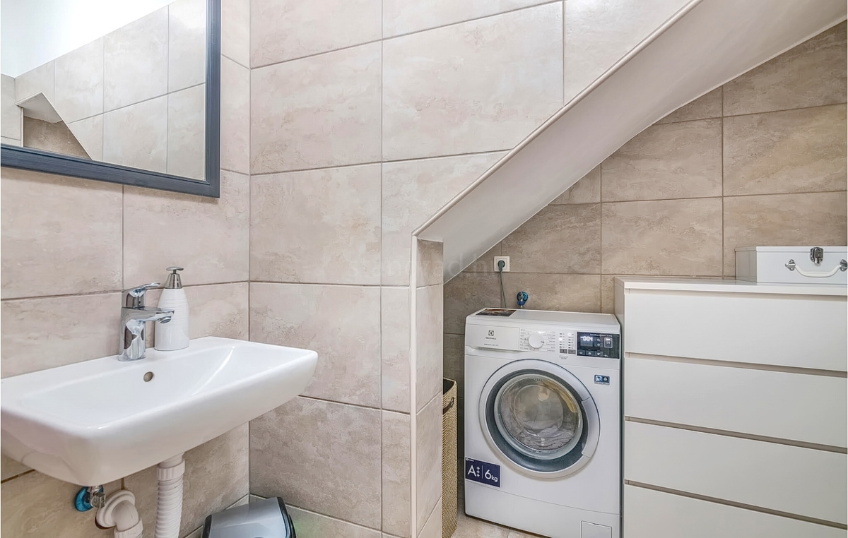 Zona di Krk, casa in pietra con piscina e splendida vista sul mare!