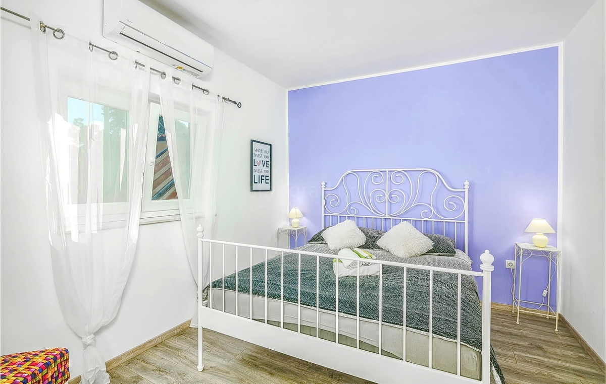 Zona di Krk, casa in pietra con piscina e splendida vista sul mare!