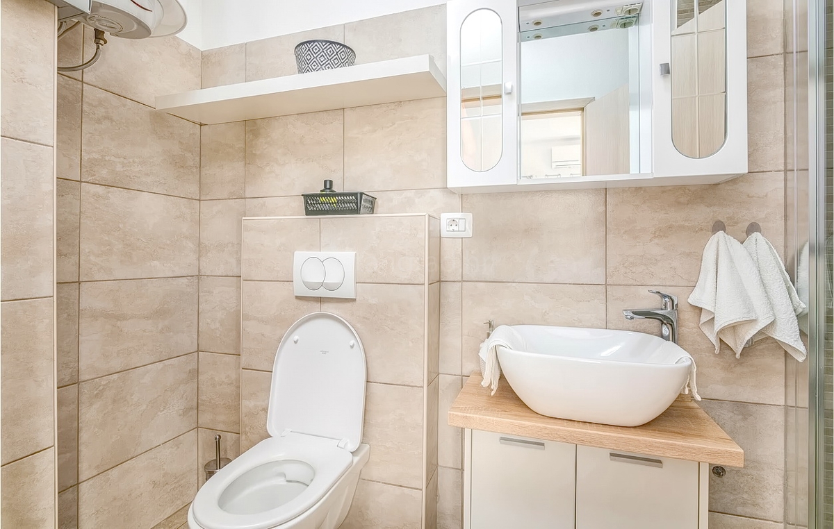 Zona di Krk, casa in pietra con piscina e splendida vista sul mare!