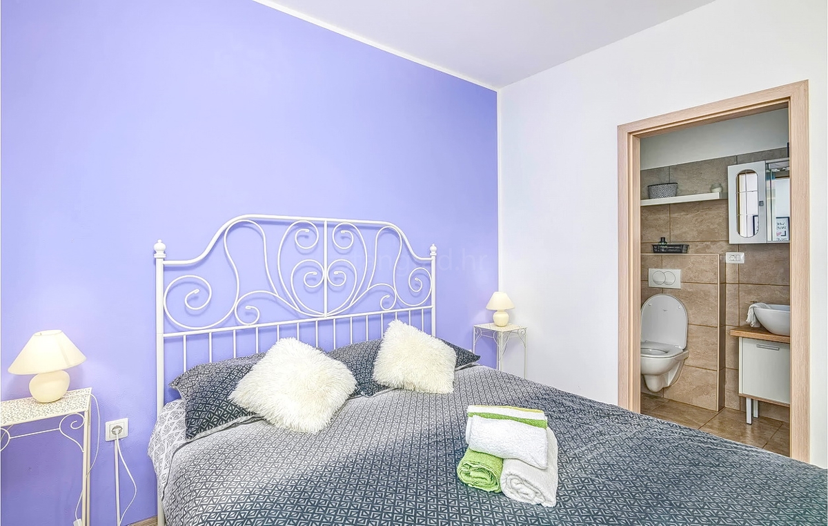 Zona di Krk, casa in pietra con piscina e splendida vista sul mare!