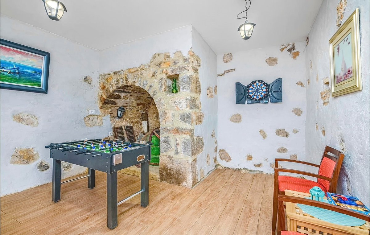 Zona di Krk, casa in pietra con piscina e splendida vista sul mare!