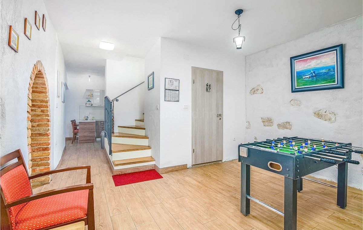 Zona di Krk, casa in pietra con piscina e splendida vista sul mare!