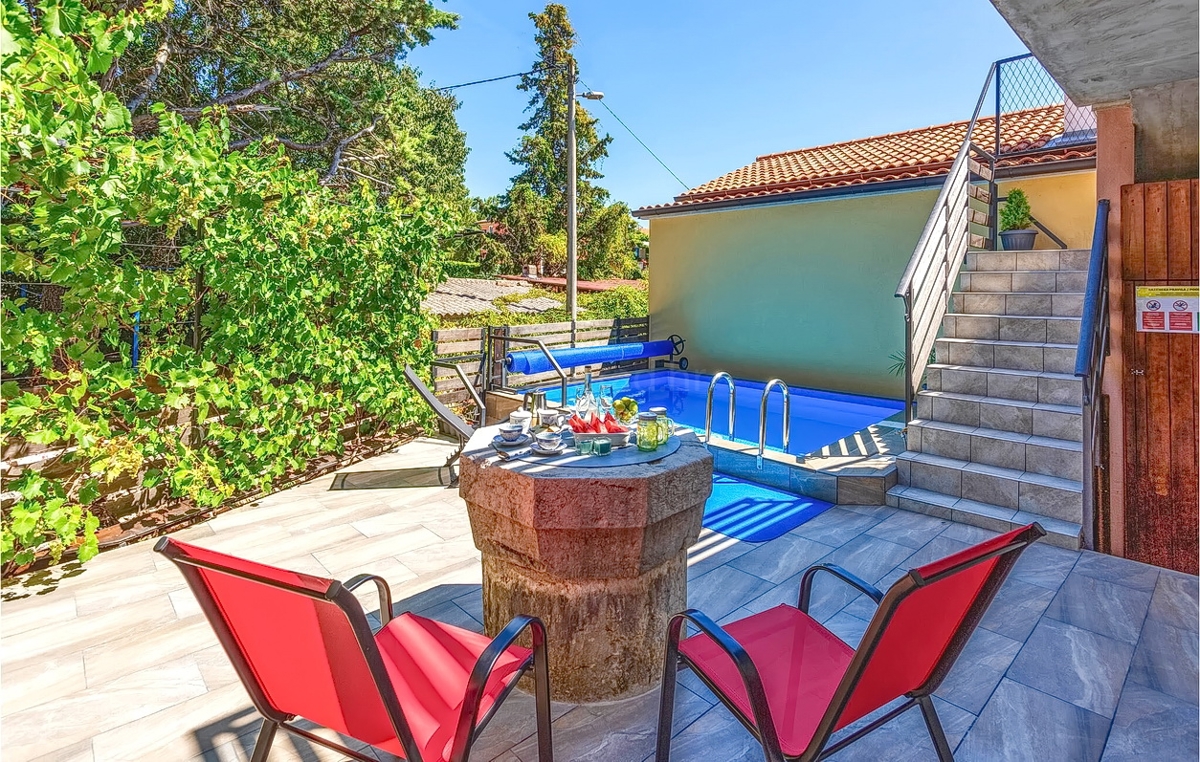 Zona di Krk, casa in pietra con piscina e splendida vista sul mare!