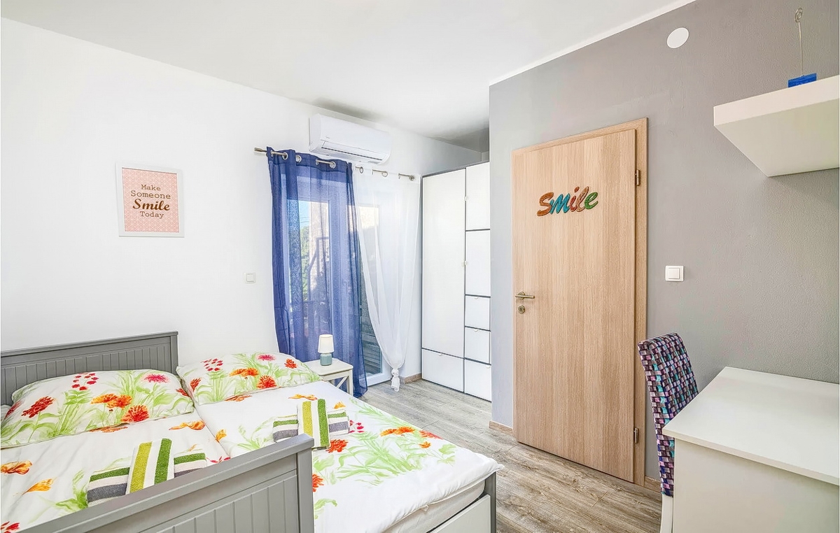 Zona di Krk, casa in pietra con piscina e splendida vista sul mare!