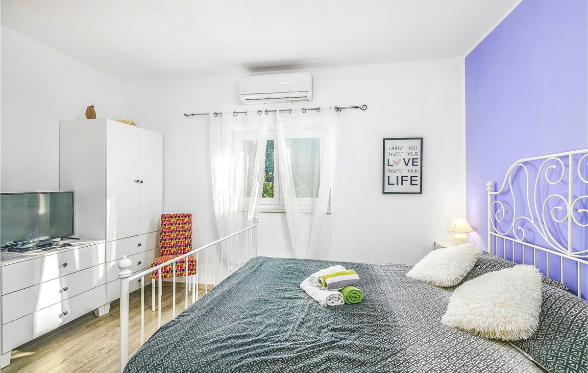 Zona di Krk, casa in pietra con piscina e splendida vista sul mare!