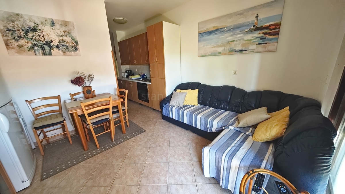 Malinska, appartamento con una camera da letto in un'ottima posizione vicino al mare!
