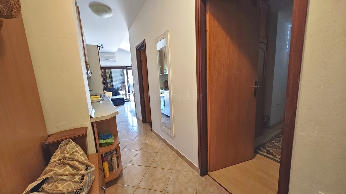Malinska, appartamento con una camera da letto in un'ottima posizione vicino al mare!