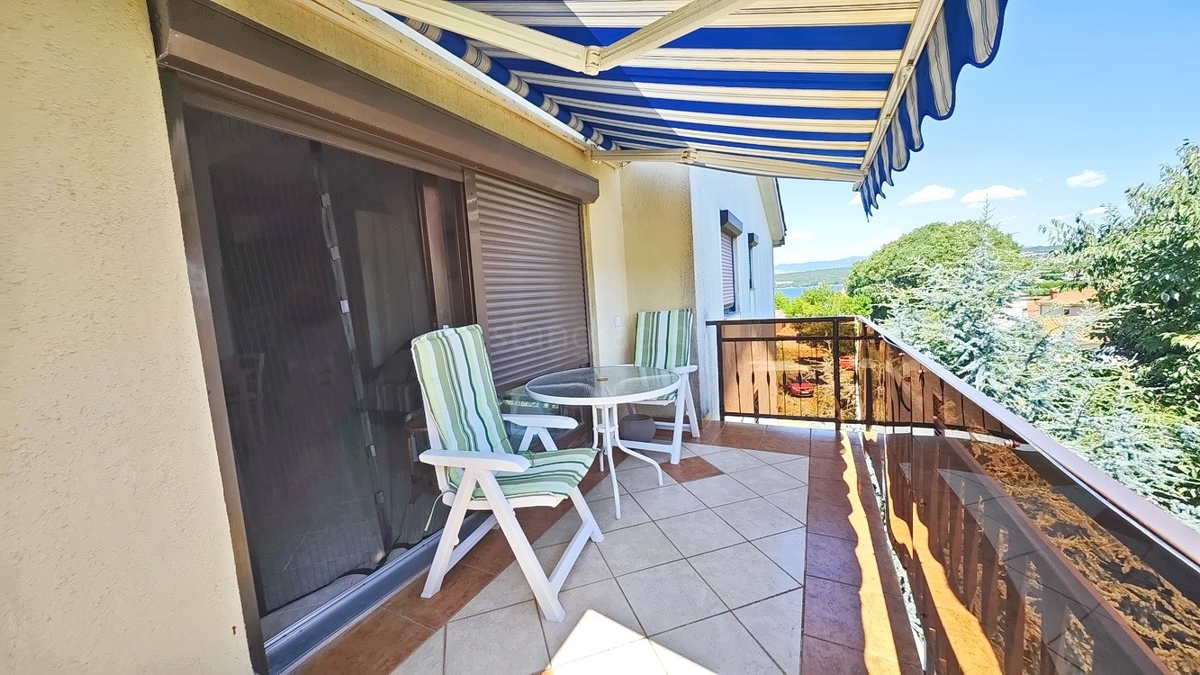 Malinska, appartamento con una camera da letto in un'ottima posizione vicino al mare!