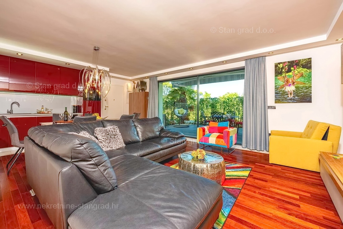 Malinska, lussuoso appartamento con giardino vicino al mare!