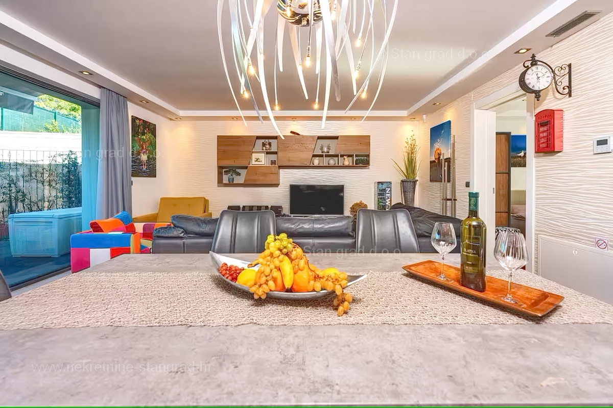 Malinska, lussuoso appartamento con giardino vicino al mare!