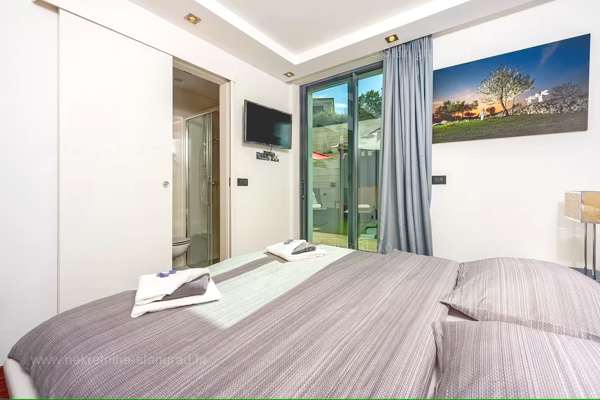 Malinska, lussuoso appartamento con giardino vicino al mare!