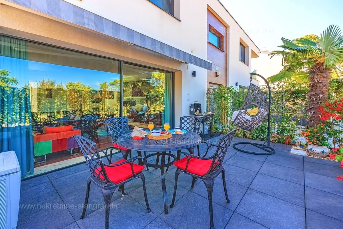 Malinska, lussuoso appartamento con giardino vicino al mare!