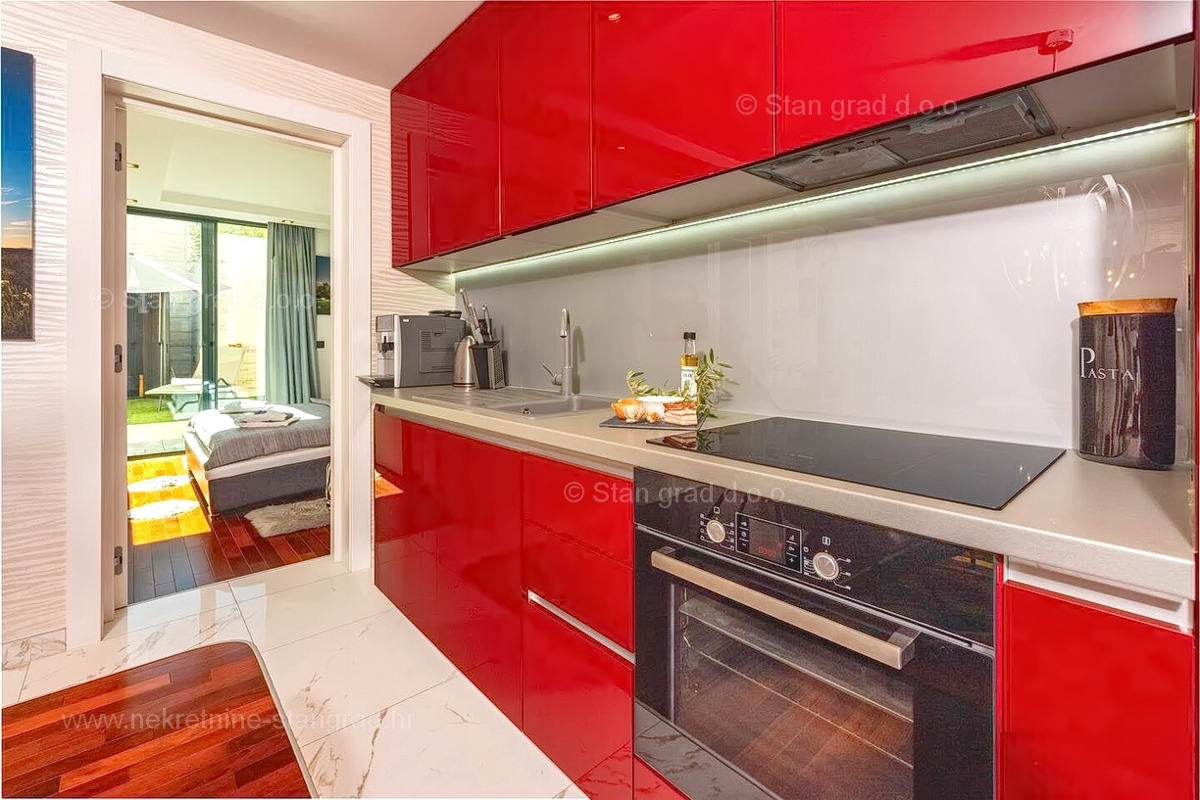 Malinska, lussuoso appartamento con giardino vicino al mare!