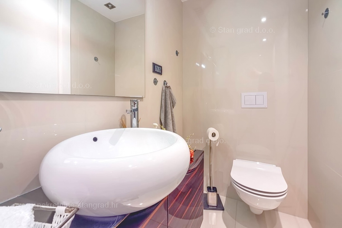 Malinska, lussuoso appartamento con giardino vicino al mare!